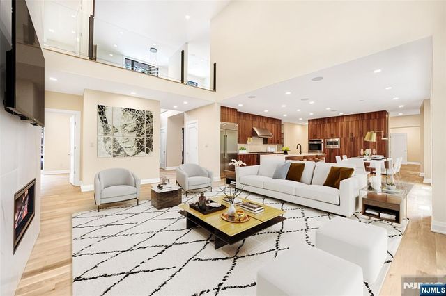 10 Big Ramapo Road, Saddle River, NJ 07458