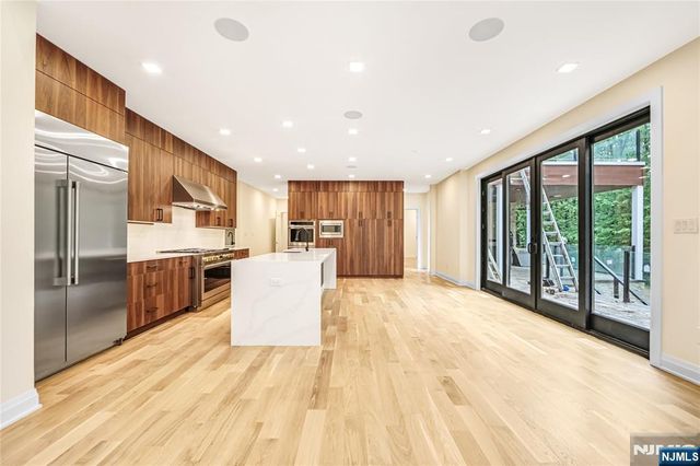 10 Big Ramapo Road, Saddle River, NJ 07458