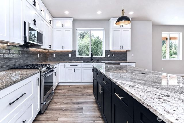 2427 Cambridge Court, Langley, WA 98260