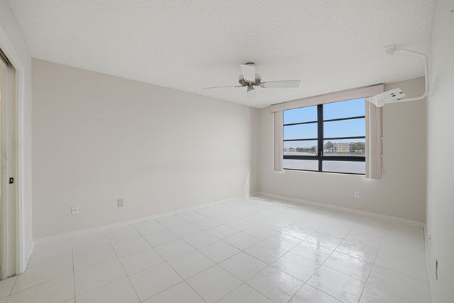 10442 E Clairmont Circle 204, Tamarac, FL 33321