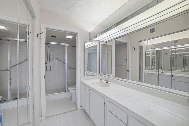 10442 E Clairmont Circle 204, Tamarac, FL 33321