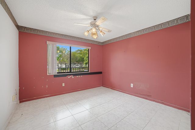 10442 E Clairmont Circle 204, Tamarac, FL 33321