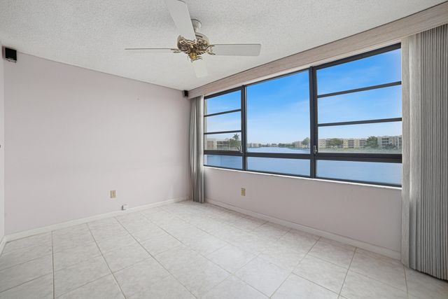 10442 E Clairmont Circle 204, Tamarac, FL 33321