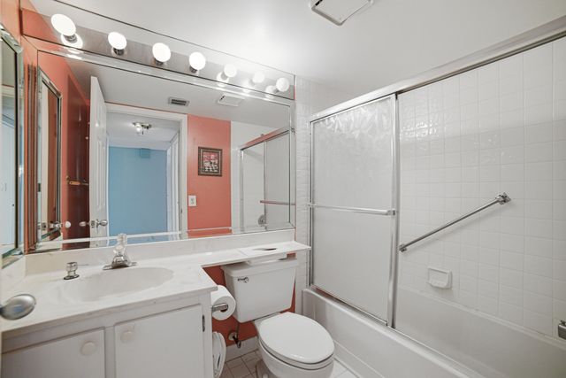 10442 E Clairmont Circle 204, Tamarac, FL 33321