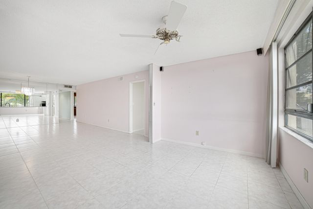 10442 E Clairmont Circle 204, Tamarac, FL 33321