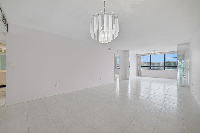 10442 E Clairmont Circle 204, Tamarac, FL 33321