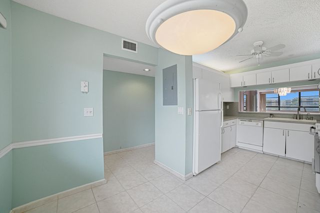 10442 E Clairmont Circle 204, Tamarac, FL 33321