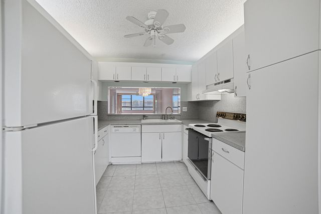 10442 E Clairmont Circle 204, Tamarac, FL 33321