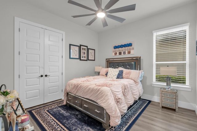 9727 Greenridge View Drive, Willis, TX 77318