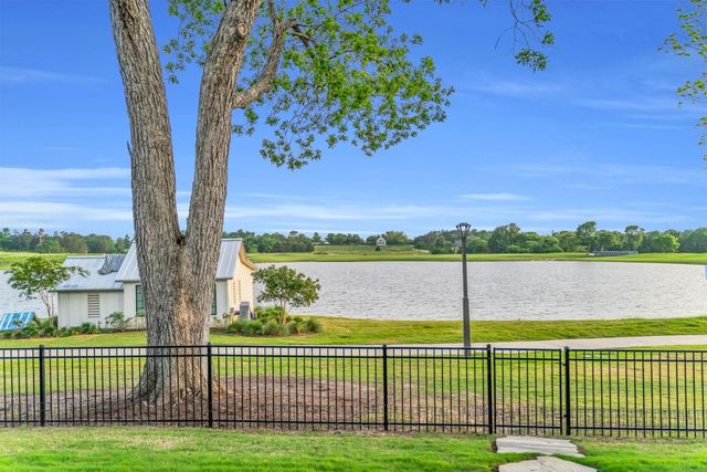 9727 Greenridge View Drive, Willis, TX 77318
