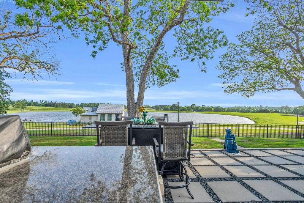 9727 Greenridge View Drive, Willis, TX 77318
