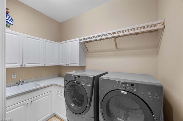 9030 Shenendoah CIR, Naples, FL 34113