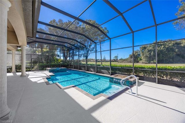 9030 Shenendoah CIR, Naples, FL 34113