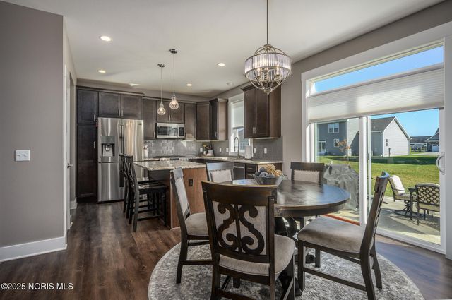 3289 Chasenwood Way, Perrysburg, OH 43551