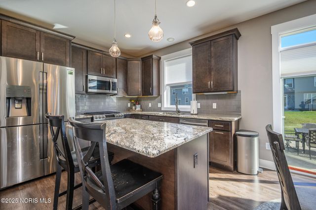 3289 Chasenwood Way, Perrysburg, OH 43551