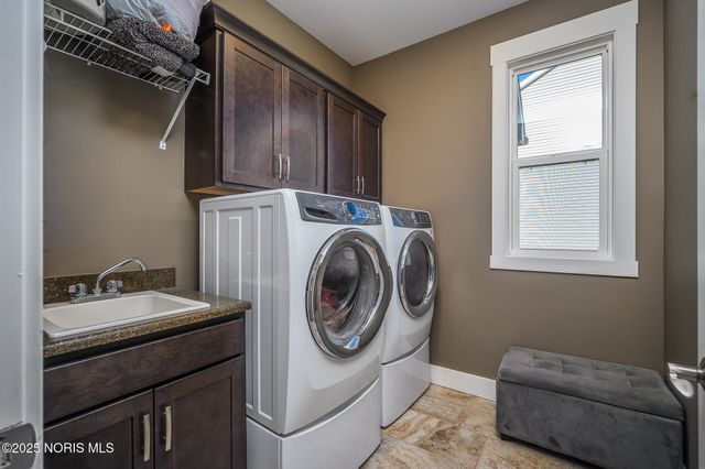 3289 Chasenwood Way, Perrysburg, OH 43551