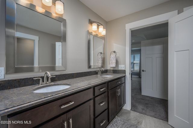 3289 Chasenwood Way, Perrysburg, OH 43551