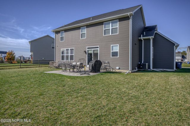 3289 Chasenwood Way, Perrysburg, OH 43551