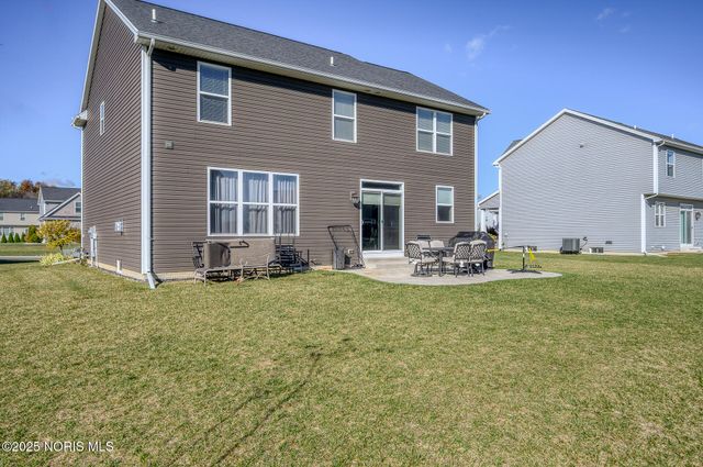 3289 Chasenwood Way, Perrysburg, OH 43551