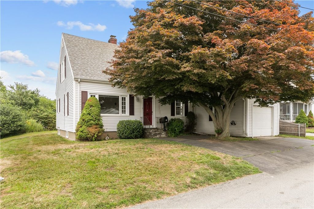 16 Narragansett Avenue, Tiverton, RI 02878