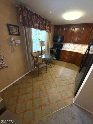 9 Regal Ct, Hawthorne Boro, NJ 07506