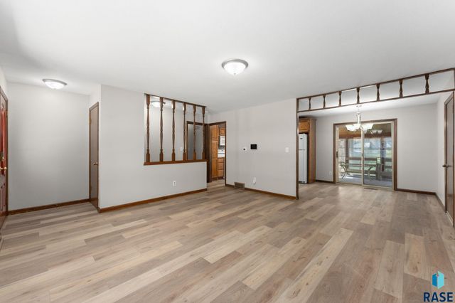 933 S Grandview Ave Avenue, Sioux Falls, SD 57103