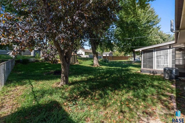 933 S Grandview Ave Avenue, Sioux Falls, SD 57103