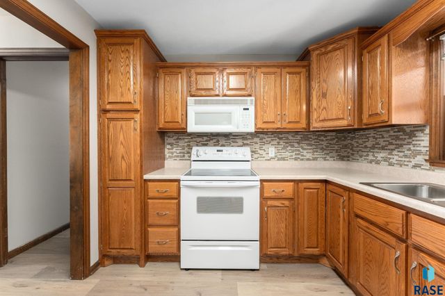 933 S Grandview Ave Avenue, Sioux Falls, SD 57103