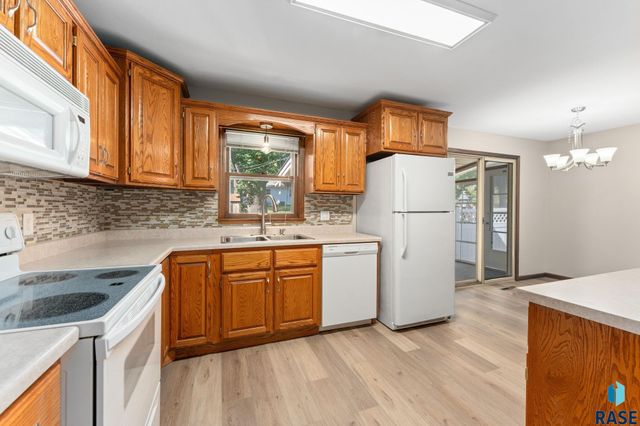 933 S Grandview Ave Avenue, Sioux Falls, SD 57103