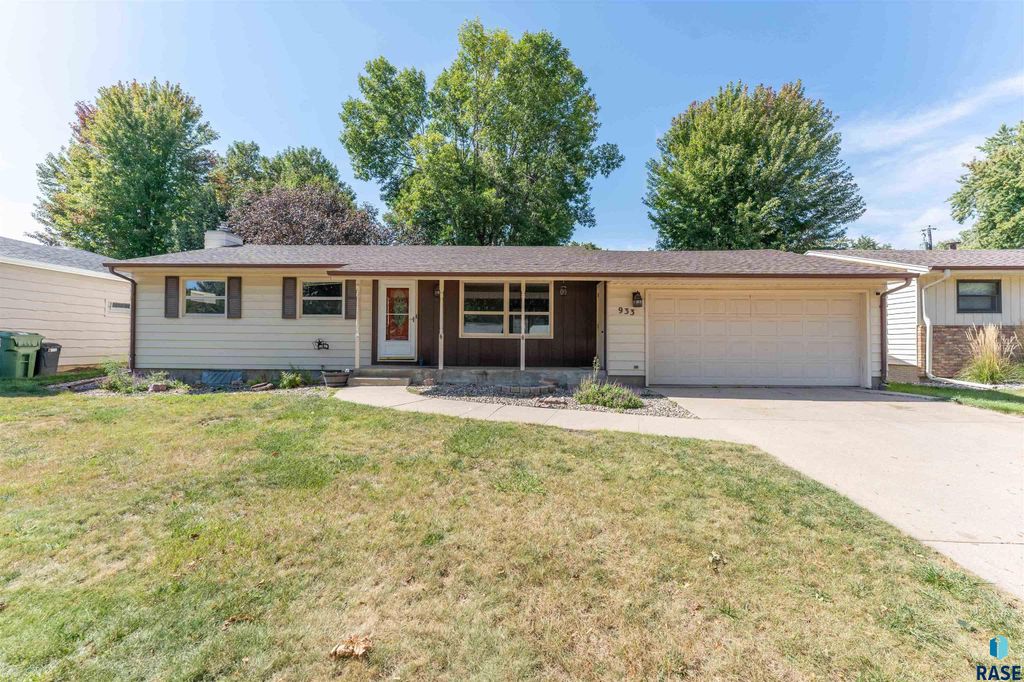 933 S Grandview Ave Avenue, Sioux Falls, SD 57103