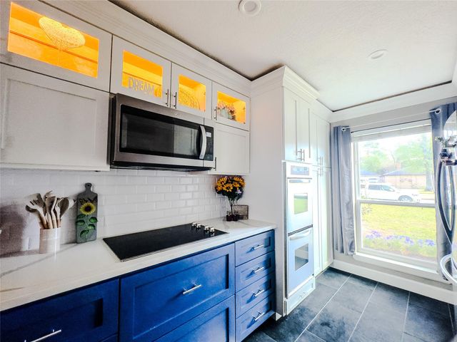 11918 Stillwater Drive, Houston, TX 77070