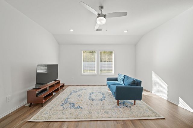 210 Bella Way, Pinehurst, TX 77362