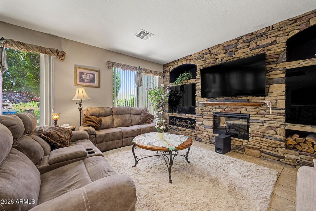 Image 2 of property listing at 9807 S 43RD Lane, Laveen, AZ 85339
