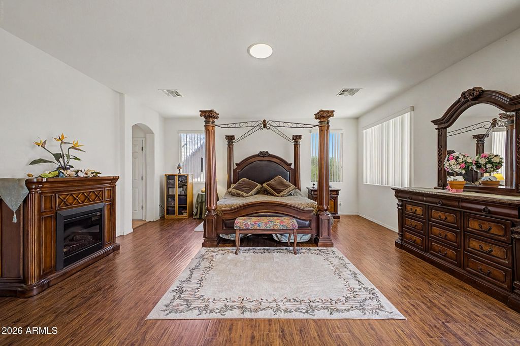 Image 20 of property listing at 9807 S 43RD Lane, Laveen, AZ 85339