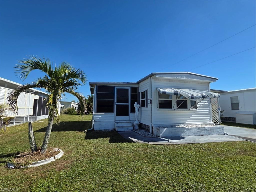 865 Moonlight DR, NORTH FORT MYERS, FL 33917 — photo 3