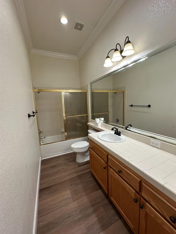 Image 13 of property listing at 7026 N Warren Avenue, Fresno, CA 93711