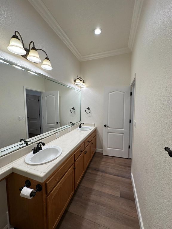 Image 14 of property listing at 7026 N Warren Avenue, Fresno, CA 93711