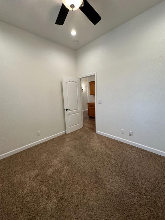 Image 19 of property listing at 7026 N Warren Avenue, Fresno, CA 93711