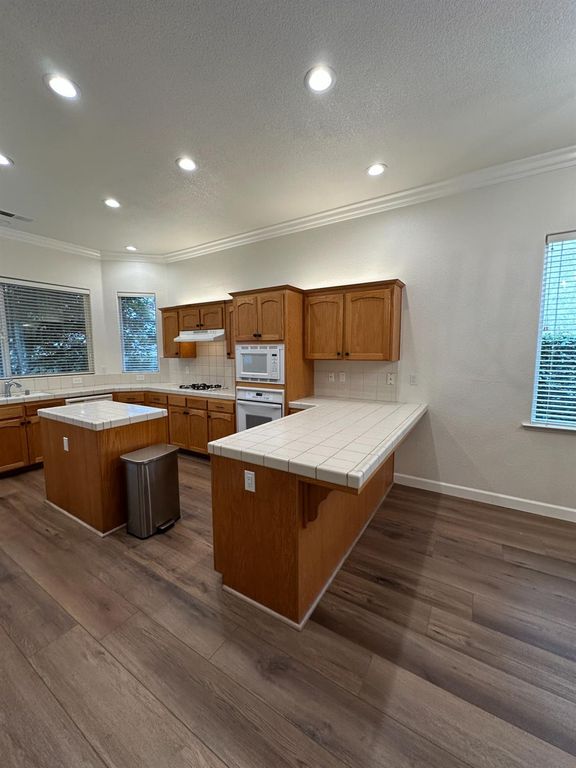 Image 3 of property listing at 7026 N Warren Avenue, Fresno, CA 93711