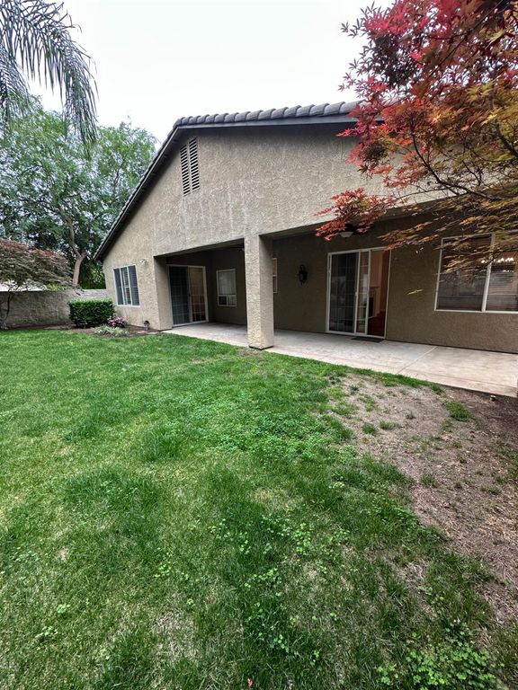 Image 32 of property listing at 7026 N Warren Avenue, Fresno, CA 93711