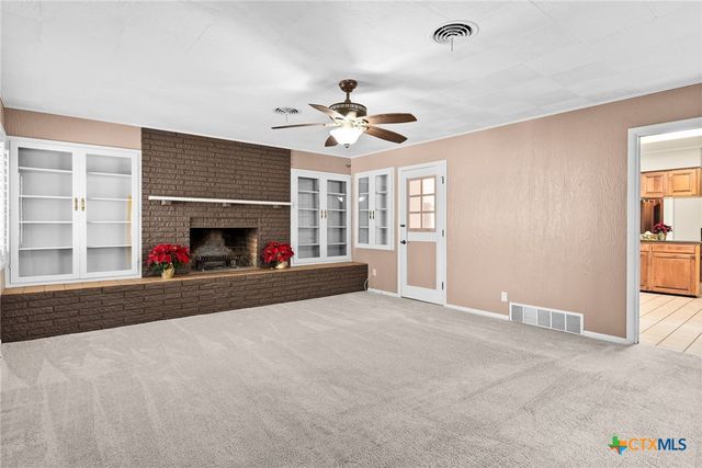 708 W North Ave, Lampasas, TX 76550