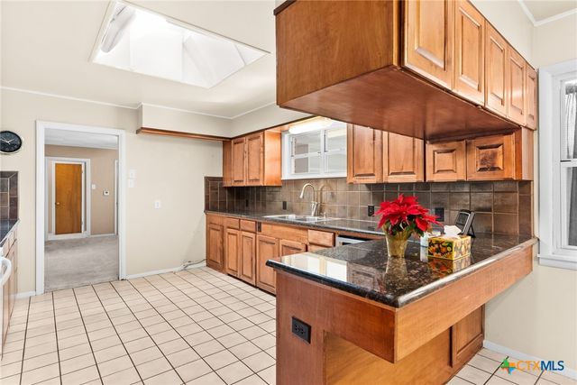 708 W North Ave, Lampasas, TX 76550