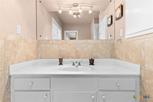 708 W North Ave, Lampasas, TX 76550