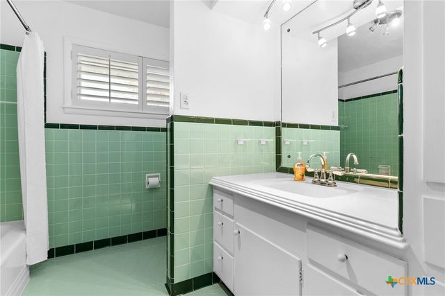 708 W North Ave, Lampasas, TX 76550