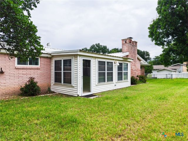 708 W North Ave, Lampasas, TX 76550