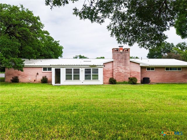 708 W North Ave, Lampasas, TX 76550