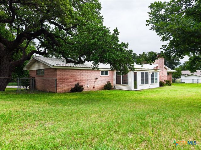 708 W North Ave, Lampasas, TX 76550