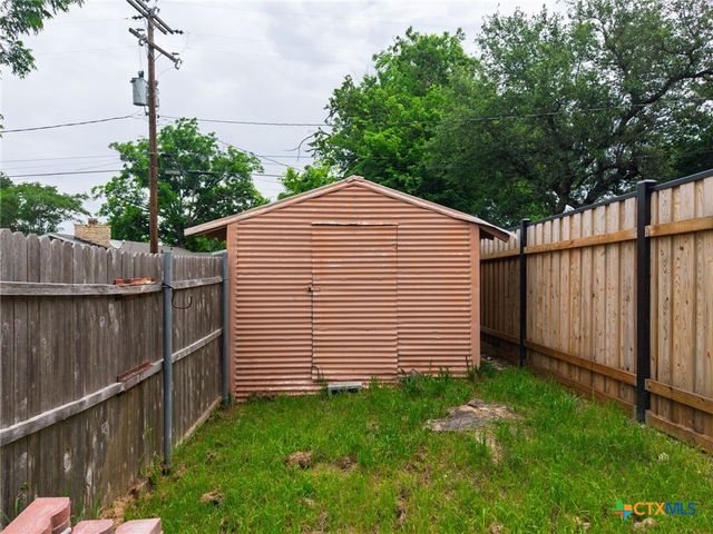 708 W North Ave, Lampasas, TX 76550