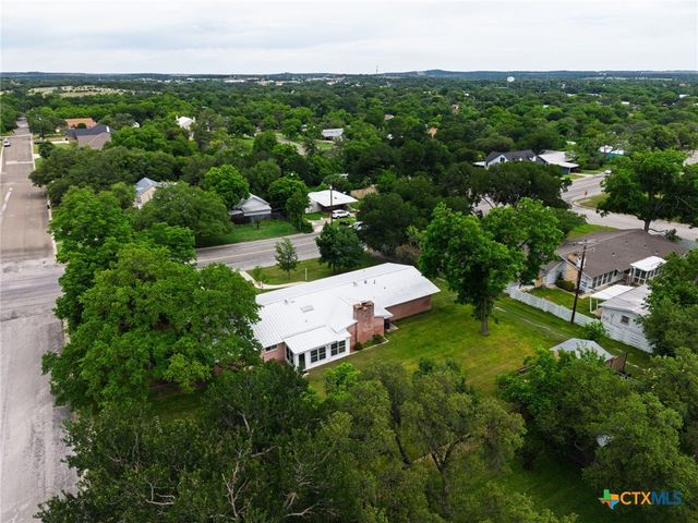 708 W North Ave, Lampasas, TX 76550