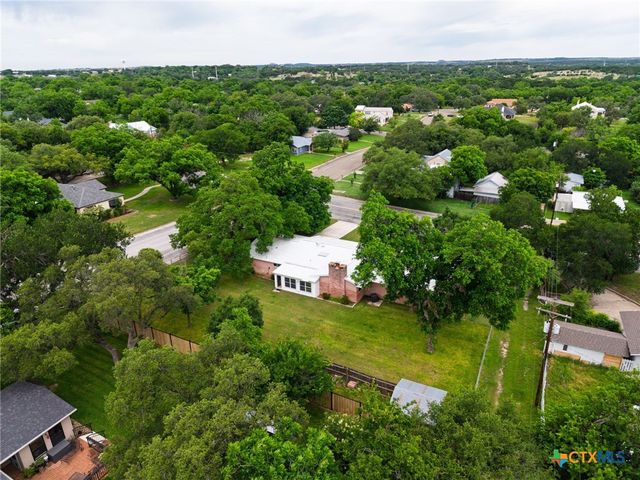 708 W North Ave, Lampasas, TX 76550